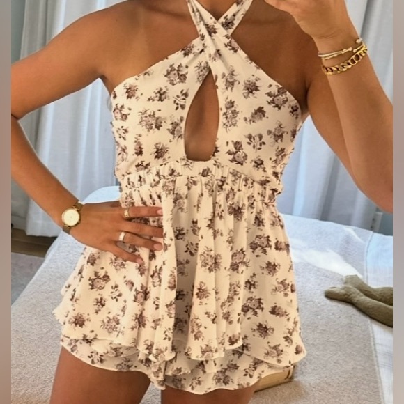 Victoria + Sophie Romper - Picture 1 of 2